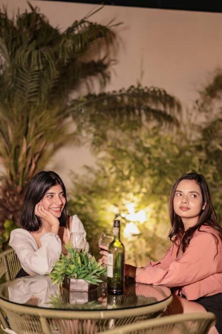 Saiba Outhouse- 4 Bed Room- Pool- Theatre- Partyhall- Garden & Terrace Sitting Area Jaipur Eksteriør bilde