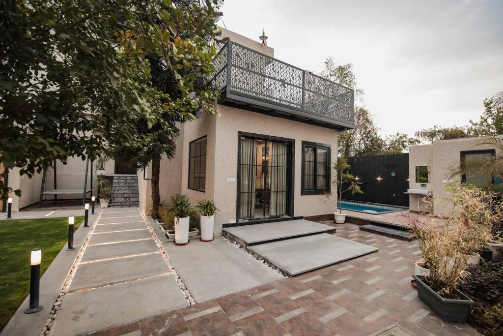 Saiba Outhouse- 4 Bed Room- Pool- Theatre- Partyhall- Garden & Terrace Sitting Area Jaipur Eksteriør bilde