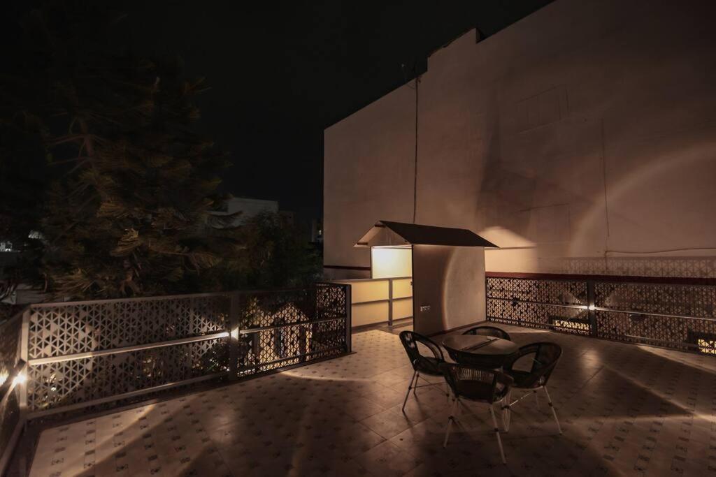 Saiba Outhouse- 4 Bed Room- Pool- Theatre- Partyhall- Garden & Terrace Sitting Area Jaipur Eksteriør bilde
