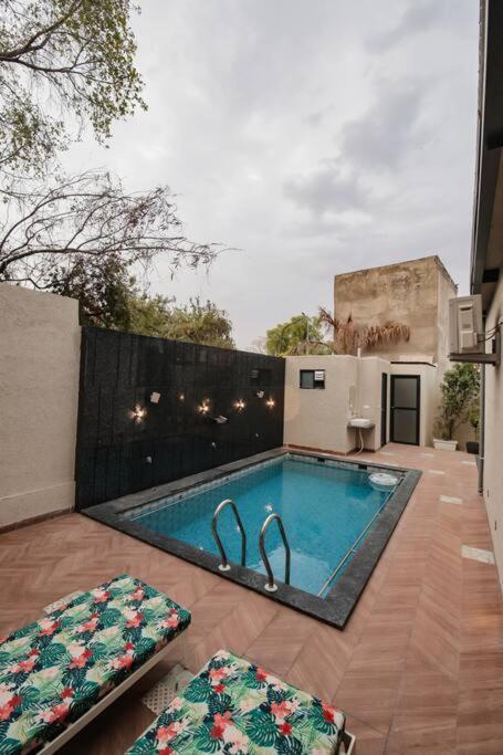 Saiba Outhouse- 4 Bed Room- Pool- Theatre- Partyhall- Garden & Terrace Sitting Area Jaipur Eksteriør bilde