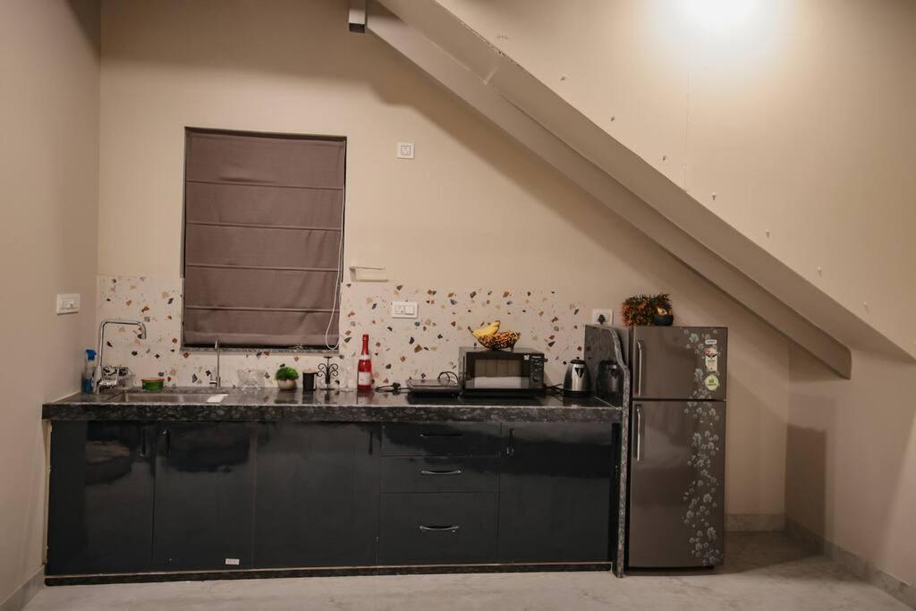 Saiba Outhouse- 4 Bed Room- Pool- Theatre- Partyhall- Garden & Terrace Sitting Area Jaipur Eksteriør bilde