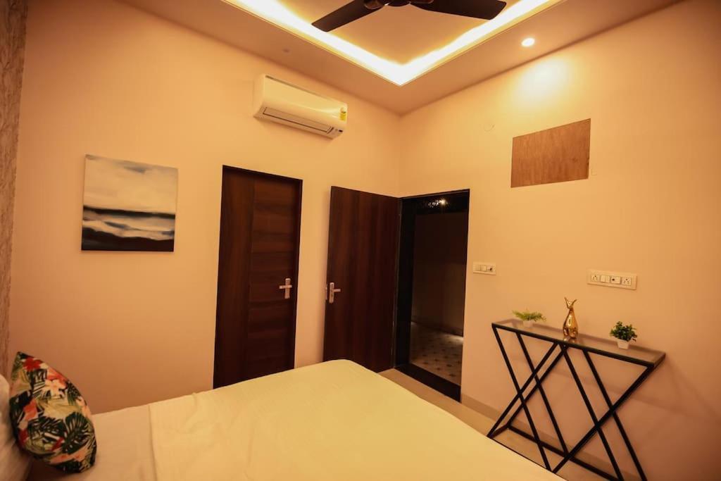 Saiba Outhouse- 4 Bed Room- Pool- Theatre- Partyhall- Garden & Terrace Sitting Area Jaipur Eksteriør bilde
