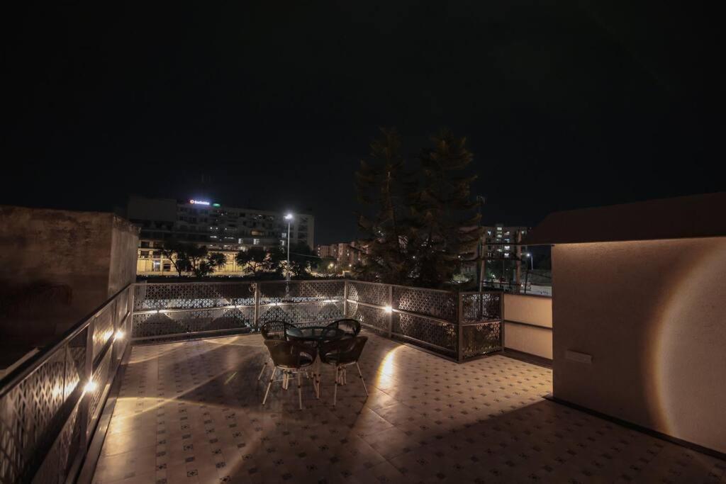 Saiba Outhouse- 4 Bed Room- Pool- Theatre- Partyhall- Garden & Terrace Sitting Area Jaipur Eksteriør bilde
