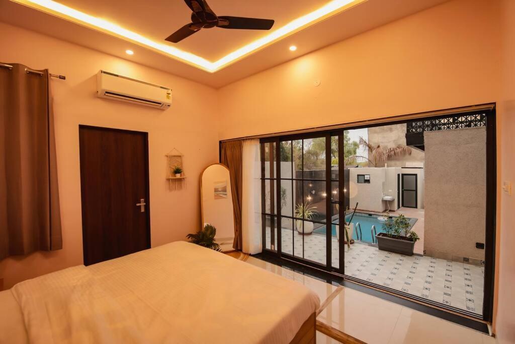 Saiba Outhouse- 4 Bed Room- Pool- Theatre- Partyhall- Garden & Terrace Sitting Area Jaipur Eksteriør bilde