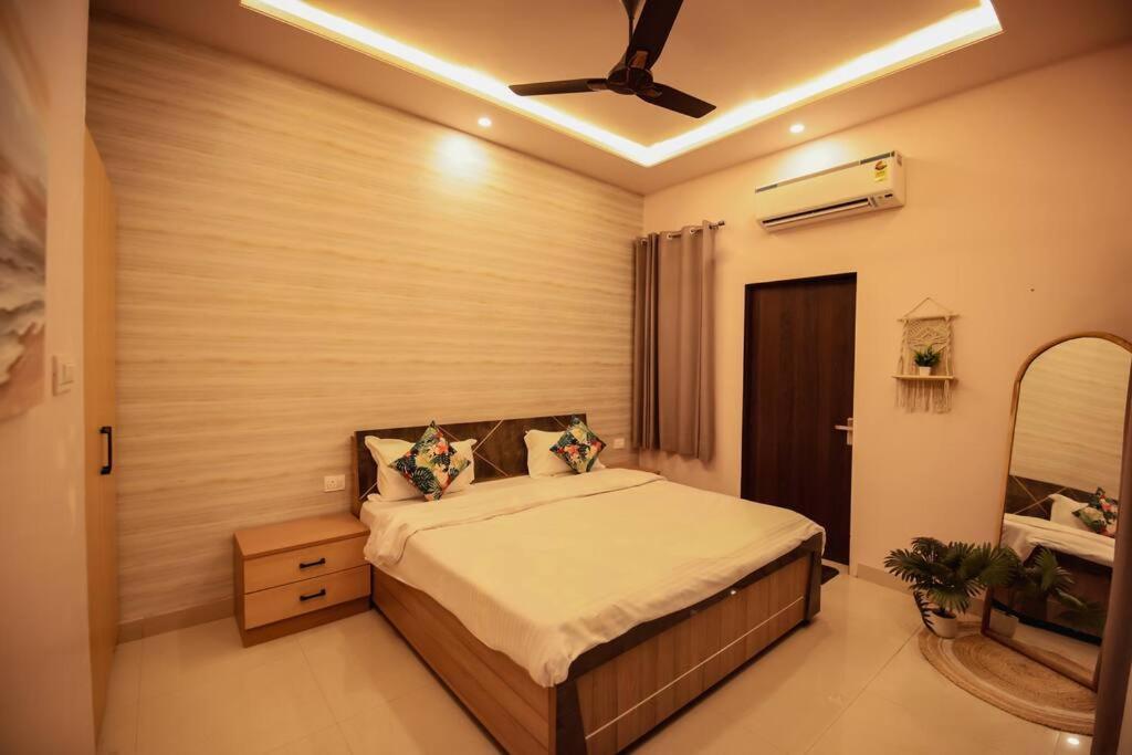 Saiba Outhouse- 4 Bed Room- Pool- Theatre- Partyhall- Garden & Terrace Sitting Area Jaipur Eksteriør bilde