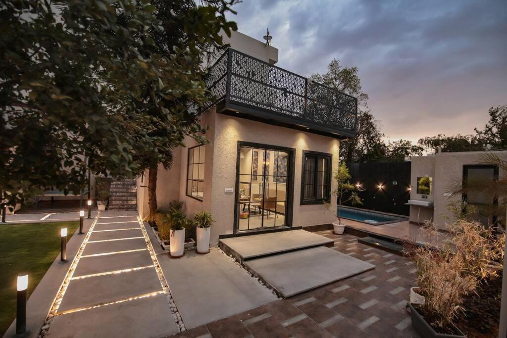Saiba Outhouse- 4 Bed Room- Pool- Theatre- Partyhall- Garden & Terrace Sitting Area Jaipur Eksteriør bilde
