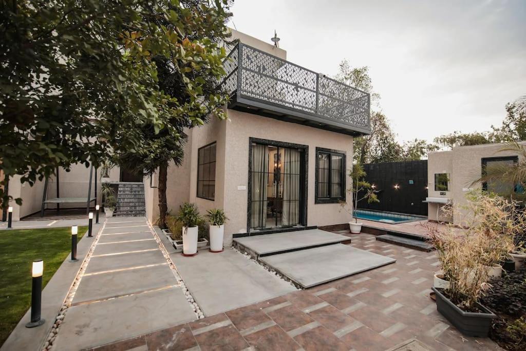 Saiba Outhouse- 4 Bed Room- Pool- Theatre- Partyhall- Garden & Terrace Sitting Area Jaipur Eksteriør bilde